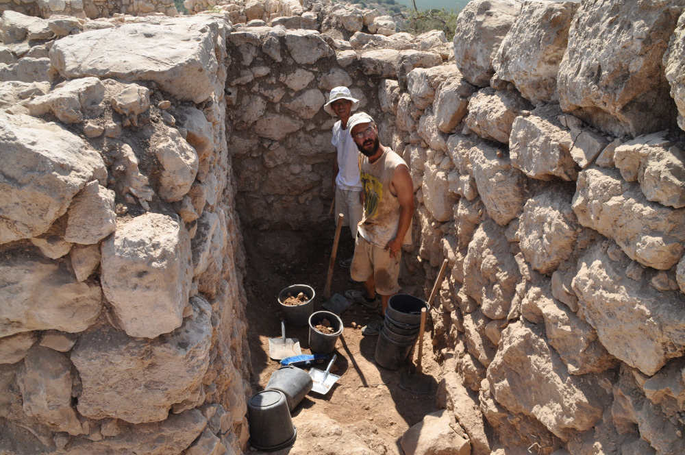 photo_by_yossi_garfinkel_a_close-up_of_one_of_the_casements_in_the_city_wall_of_khirbet_qeiyafa.jpg