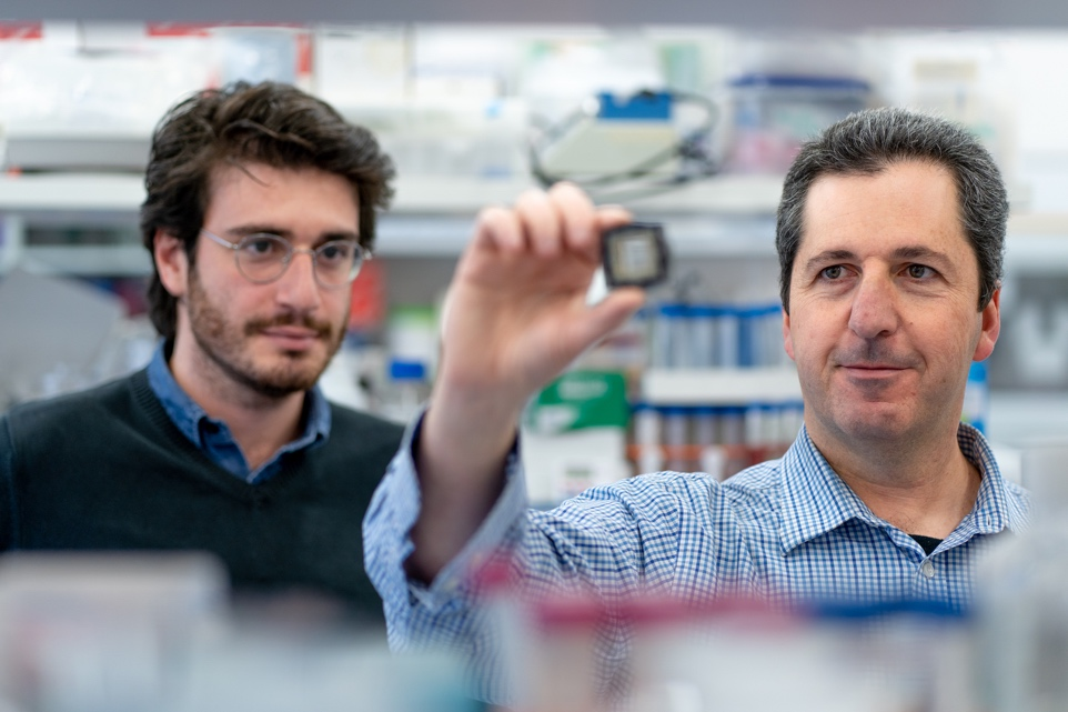 prof._yaakov_nahmias_and_aaron_cohen_with_organ-on-chip