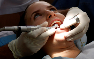 A young lady has dental work done at a local dentist in Jerusalem July 22, 2008. (credit: DANIEL DREIFUSS/FLASH 90)