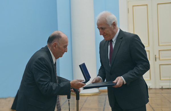 Hebrew University’s Prof. Michael Stone Honored with Armenia’s Medal of Gratitude